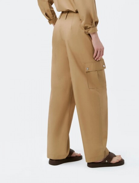 PANTALÓN RECTO CON BOLSILLOS BEIGE