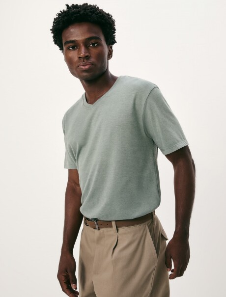 CAMISETA BÁSICA MANGA CORTA CUELLO EN V VERDE