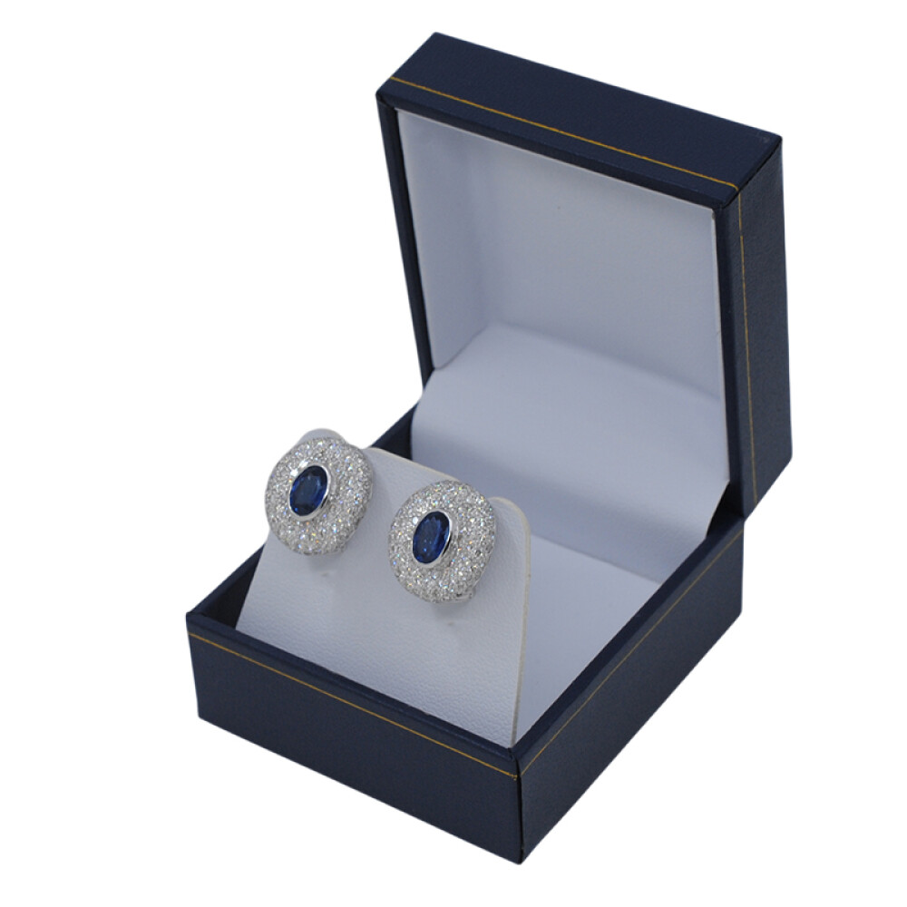 Caravanas en oro 18k blanco, brillantes y zafiro oval Caravanas en oro 18k blanco, brillantes y zafiro oval
