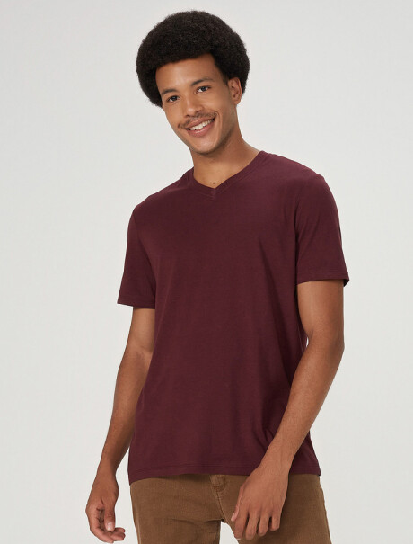 CAMISETA BÁSICA WORLD CUELLO EN V ROJO
