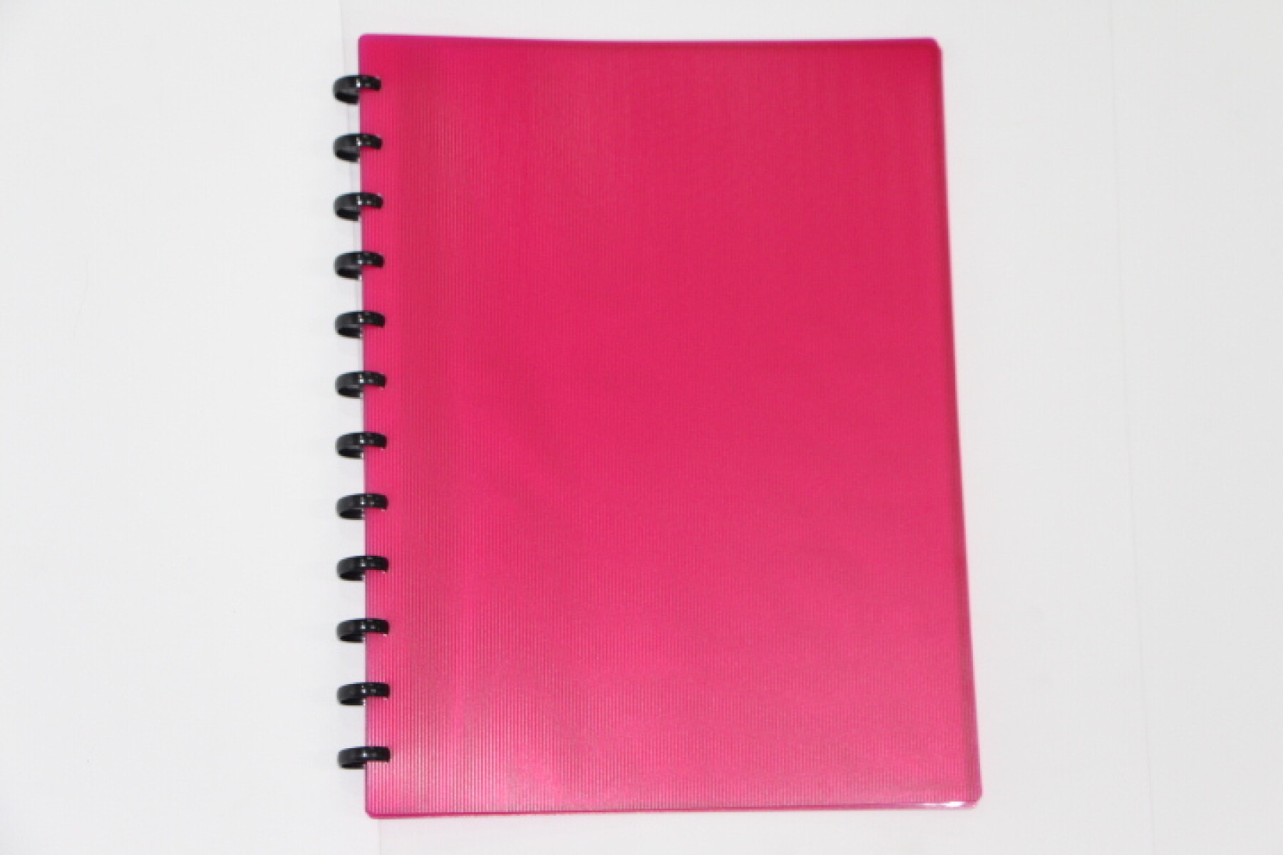 CARPETA TAMAÑO A4 CON 20 FUNDAS REMOVIBLES - COLOR ROSADO 