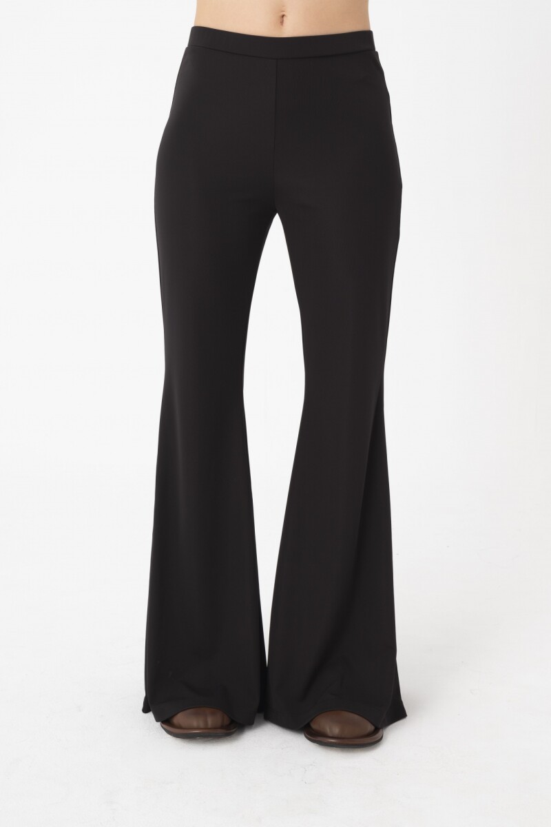 PANTALÓN FLARE. Negro