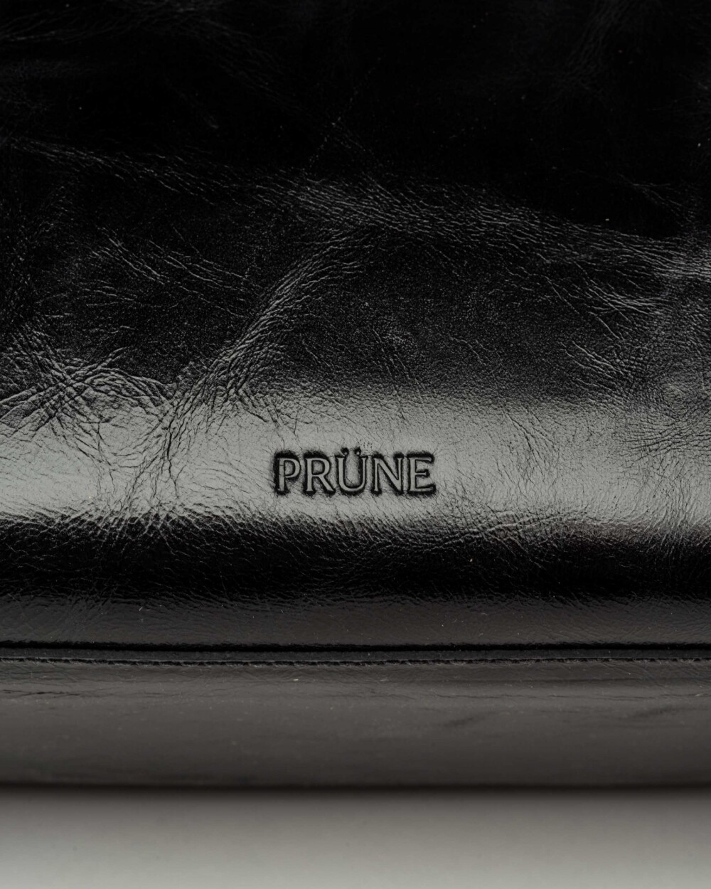 Cartera de mano Mila en cuero arrugado Negro