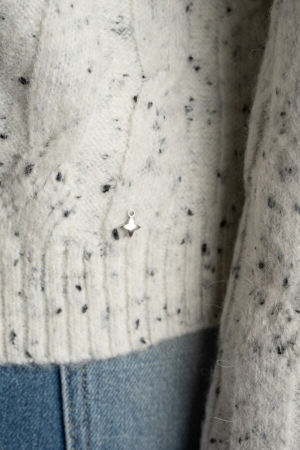 Sweater Texturado Bouttonne Gris Melange