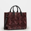 Cartera de Mano Capri En Cuero Grabado Snake Metalizado Bordeaux