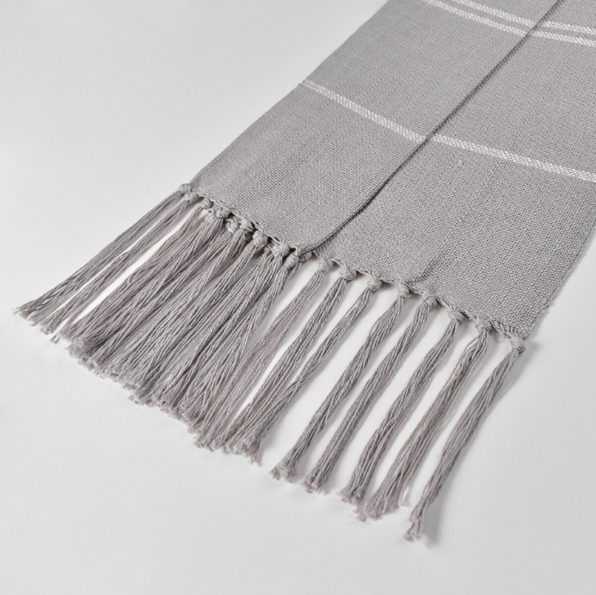 Pie de Cama Artesanal Tajy - Greige con Crudo – 46×220 cm 