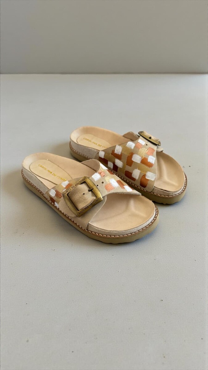 Sandalias KIRA Natu Con Arte Dorado 