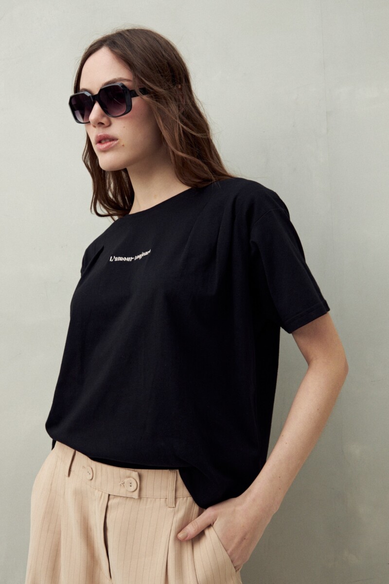 REMERA LIATRA Negro