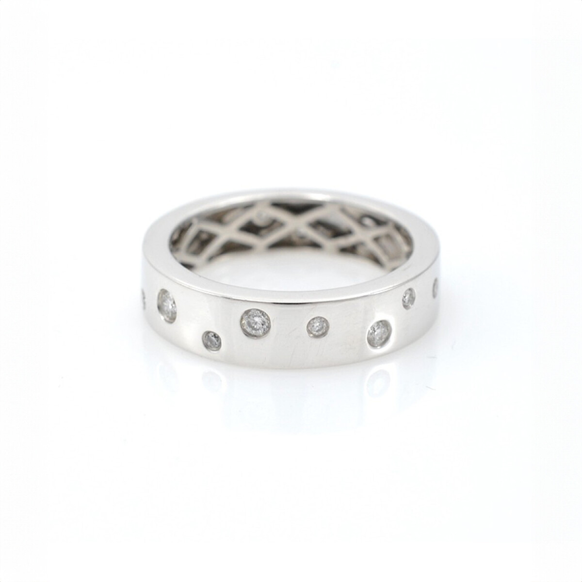 Anillo En Oro 18K Blanco Con Incrustaciones De Brillantes 
