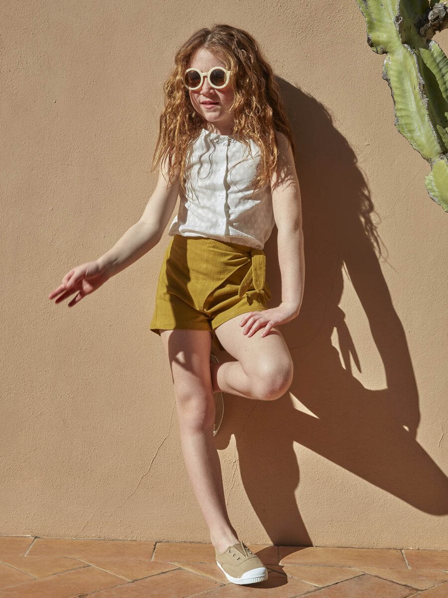 Blusa Con Cuello De Flecos Blanco Roto