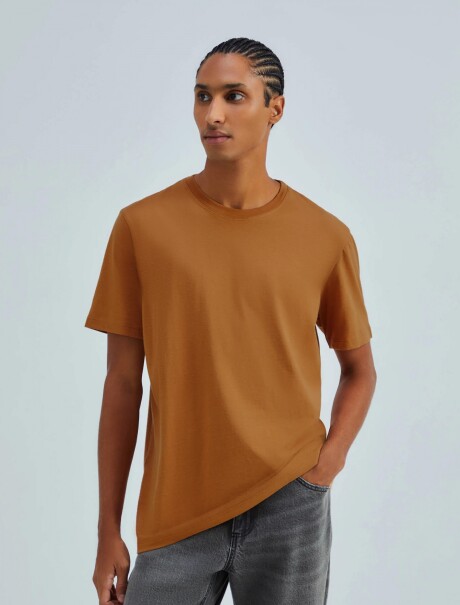 CAMISETA BÁSICA MANGA CORTA MARRÓN CLARO
