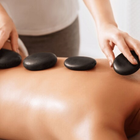 Masaje Relax con Piedras Calientes Masaje Relax con Piedras Calientes