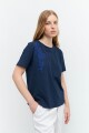 Remera con bordado floral azul marino