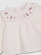 Camiseta Con Cuello Bordado Blanco Roto