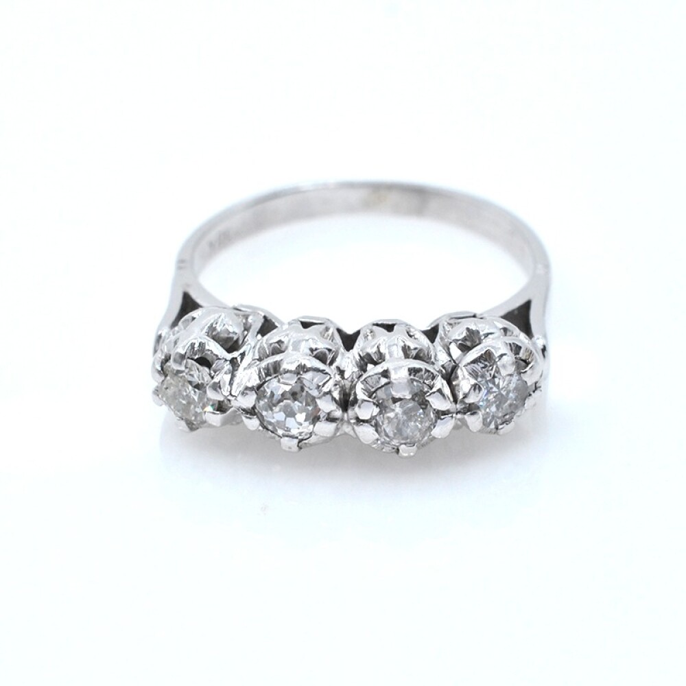 Anillo en oro blanco 18K con brillantes Anillo en oro blanco 18K con brillantes