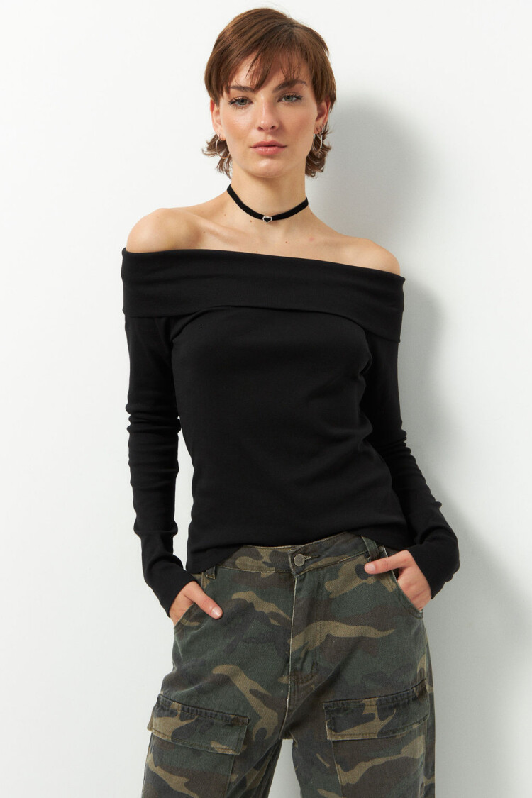 REMERA CORINO Negro