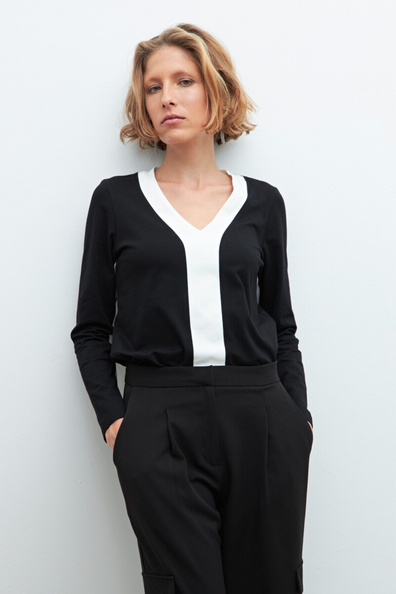 Remera bicolor manga larga negro