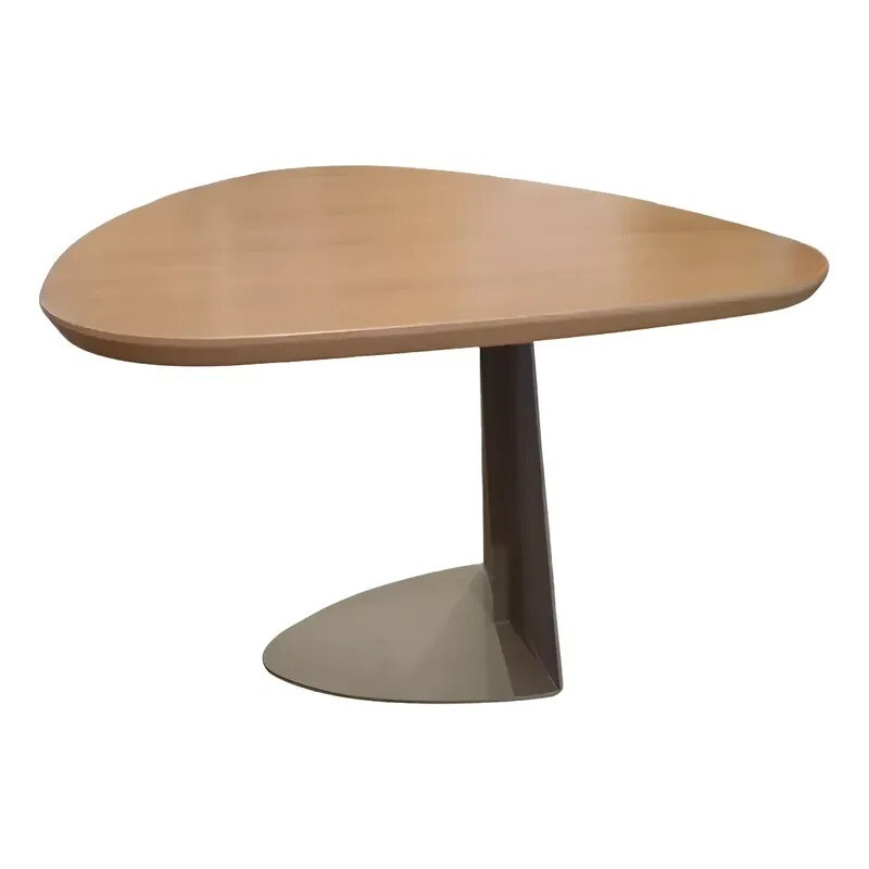 Mesita De Centro de 3 lados tapa madera clara base en hierro color chocolate suave Mesita De Centro de 3 lados tapa madera clara base en hierro color chocolate suave