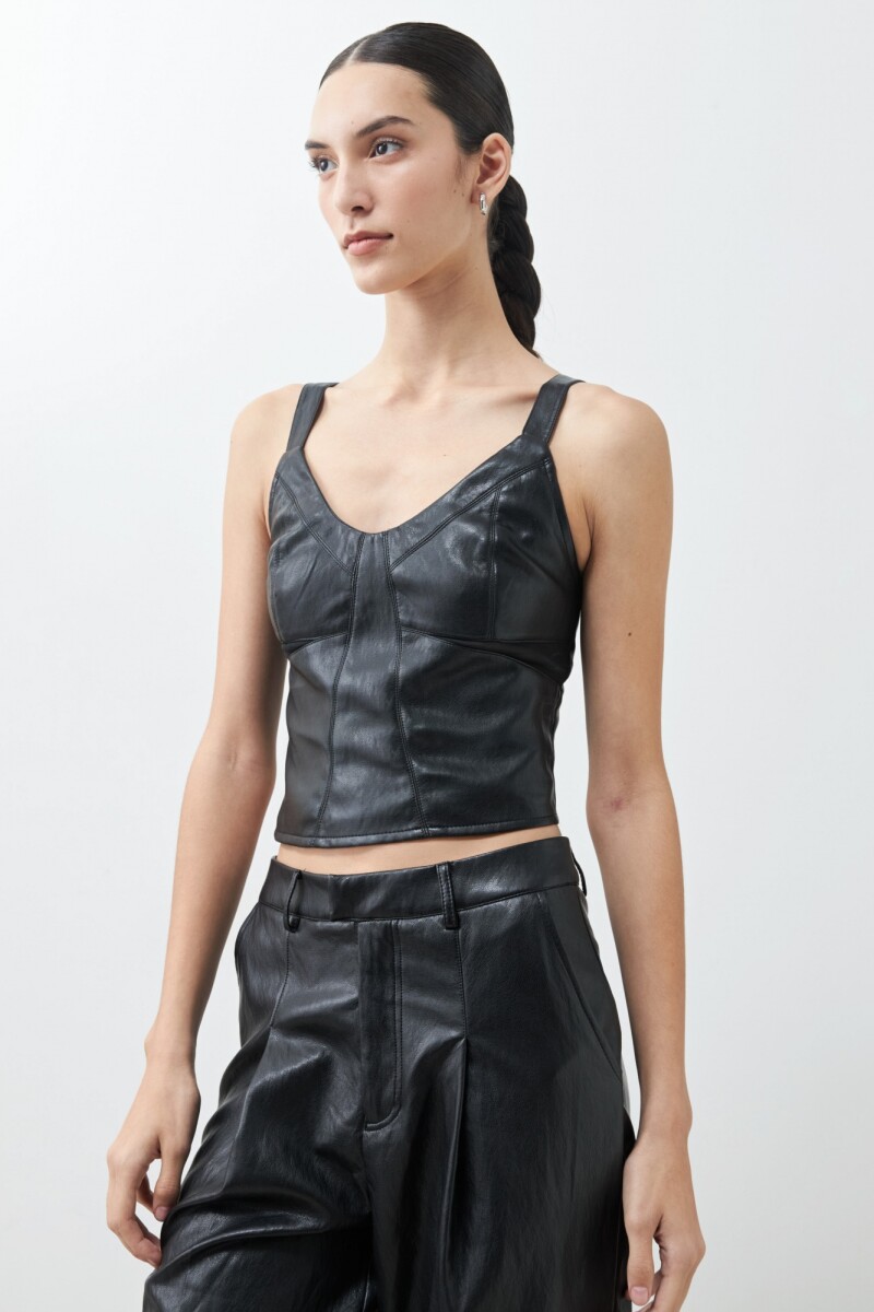 Top eco cuero con cortes y tul negro
