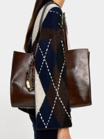 Bolso Shopper Con Colgante marron