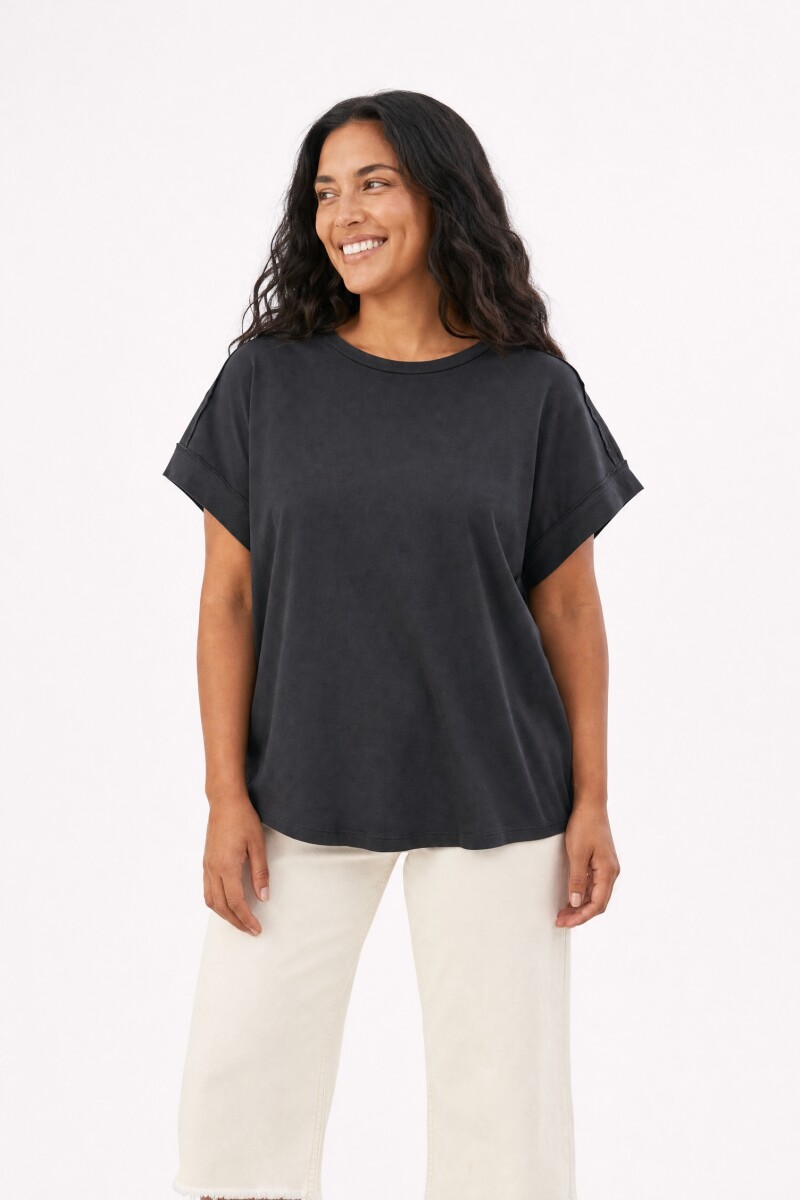 REMERA LIORA - NEGRO. 