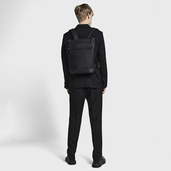 Mochila Gaston Luga Tate 11L Bolsillo Laptop Notebook 13" Color Negro