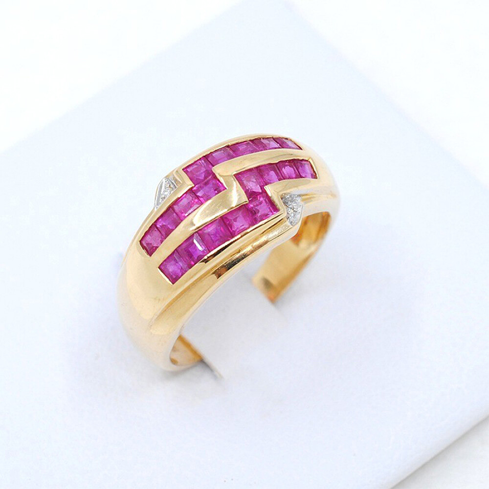 Anillo En Oro 18K, Rubies Y Brillantes Anillo En Oro 18K, Rubies Y Brillantes