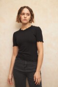 REMERA AVELLANA Negro