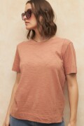 REMERA DINAMARCA Canela