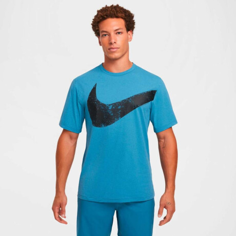 Remera Nike Hyverse Swoosh de Hombre Multicolor
