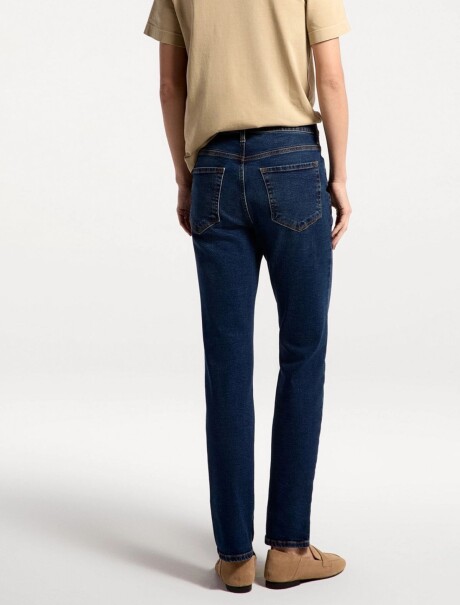 PANTALÓN DE JEAN MODELO SLIM CINTURA MEDIA AZUL