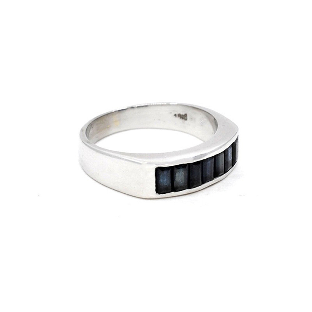 Anillo En Oro Blanco 18K Con Zafiros Baguette Anillo En Oro Blanco 18K Con Zafiros Baguette