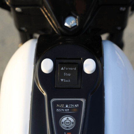 Moto A Batería Triciclo C/ Reversa Luz Sonido Música Blanco