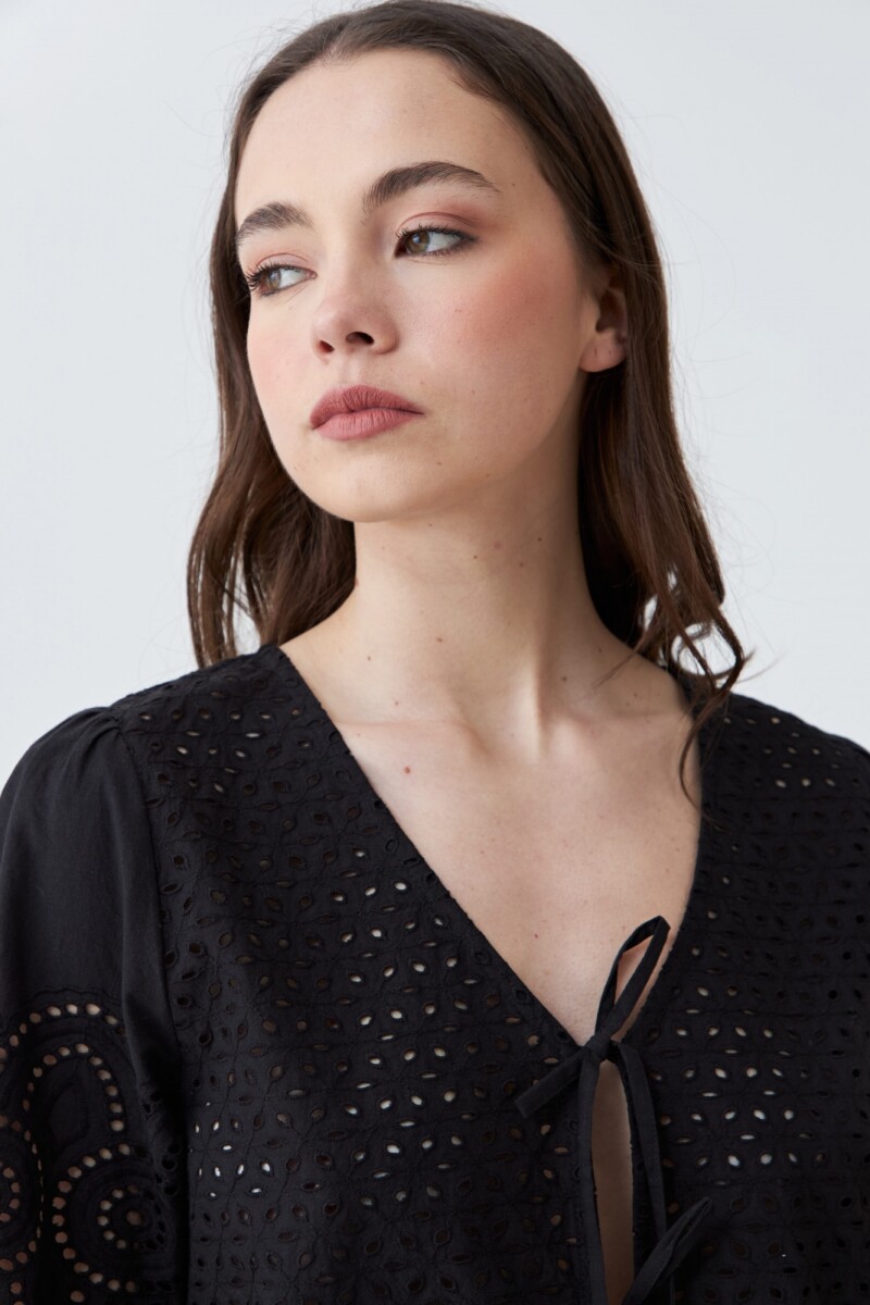 Blusa de broderie con lazos negro