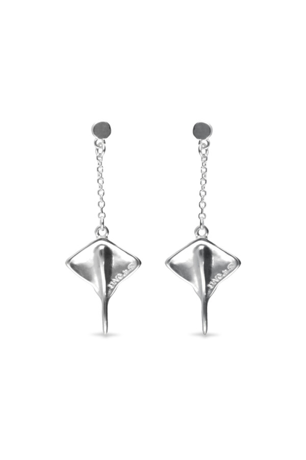 PENDIENTES LARGOS DE ALEACIÓN DE METALES BAÑADOS EN PLATA DE LEY CON FORMA DE MANTARRAYA Pendiente