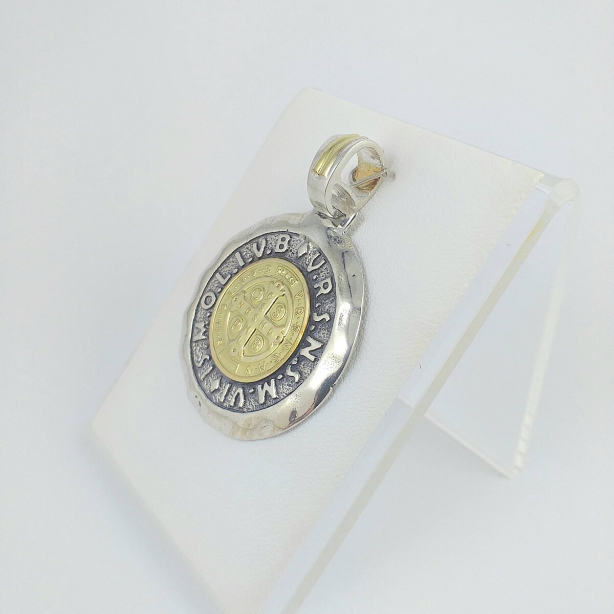 Medalla religiosa de plata 925 con double oro 18Ktes, San Benito, diámetro 32mm. 