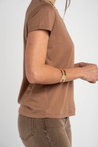 Remera Escote V Algodón Mocha