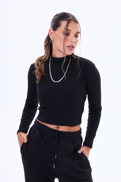 Remera Solsticio Negro