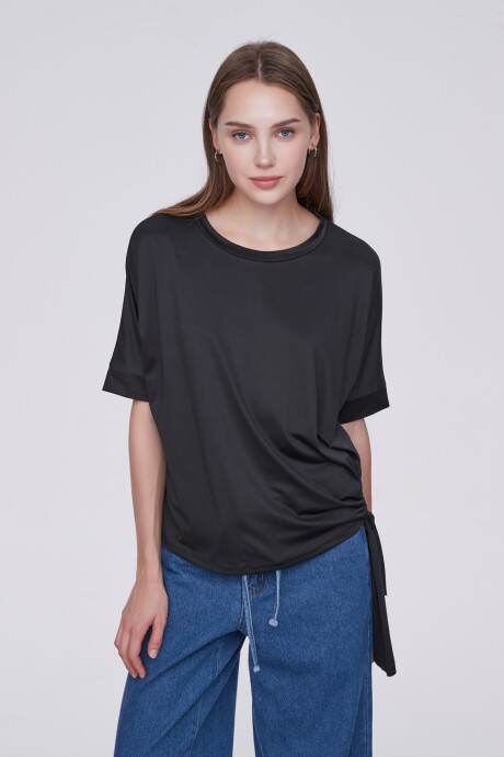 Remera Laogharie Negro