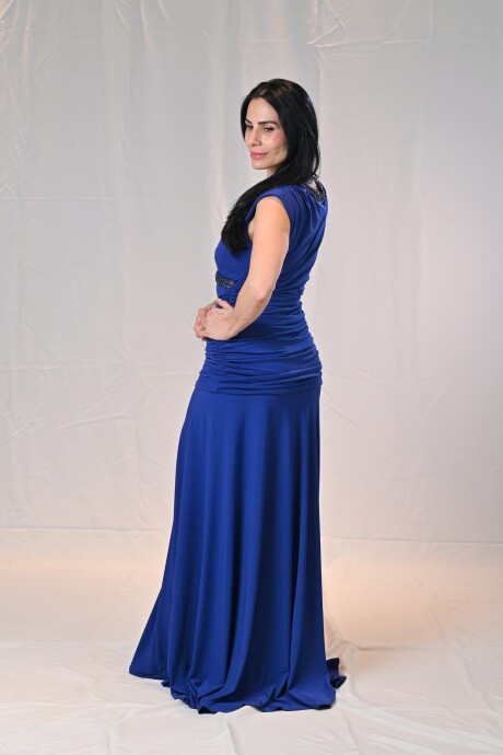 Vestido largo bordado con escote Uma Azul
