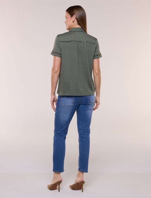 Camisa Con Alforzas Y Puntilla OLIVA