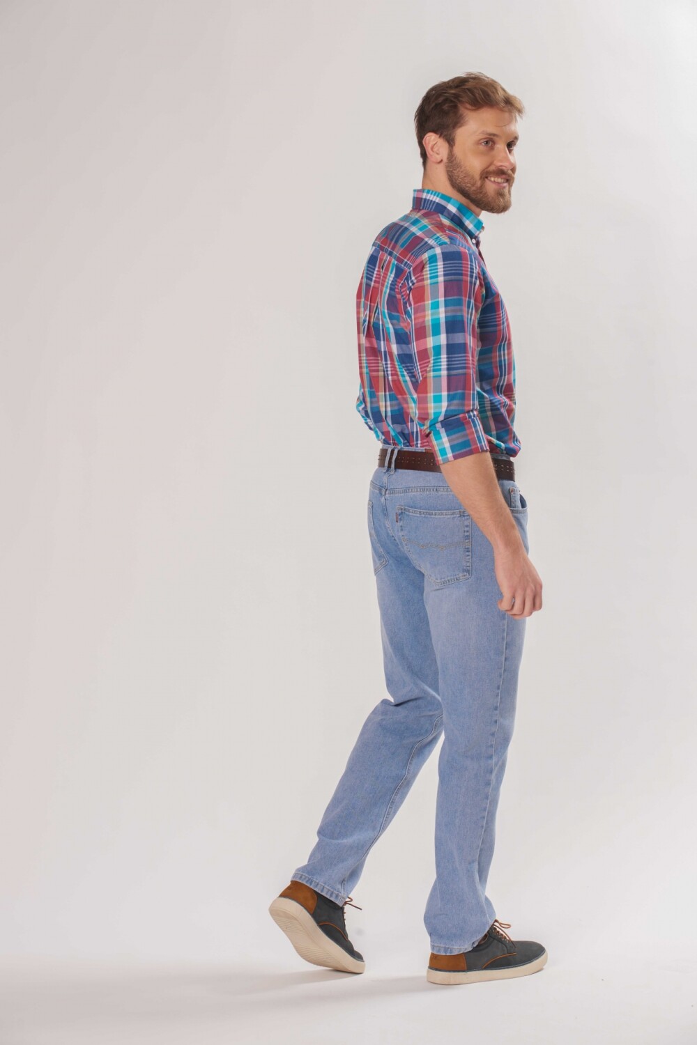 PANTALÓN DE JEAN CLÁSICO Celeste