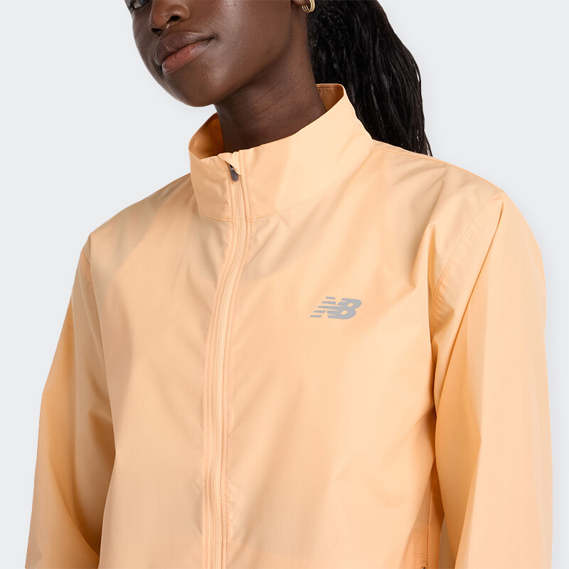 Campera New Balance Sport Essentials Rosado