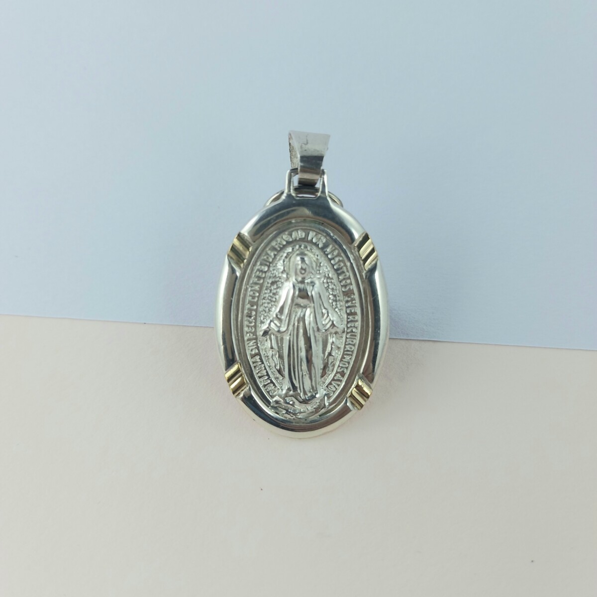 Medalla religiosa de la virgen milagrosa en plata 900 y double en oro 18 KTES. 