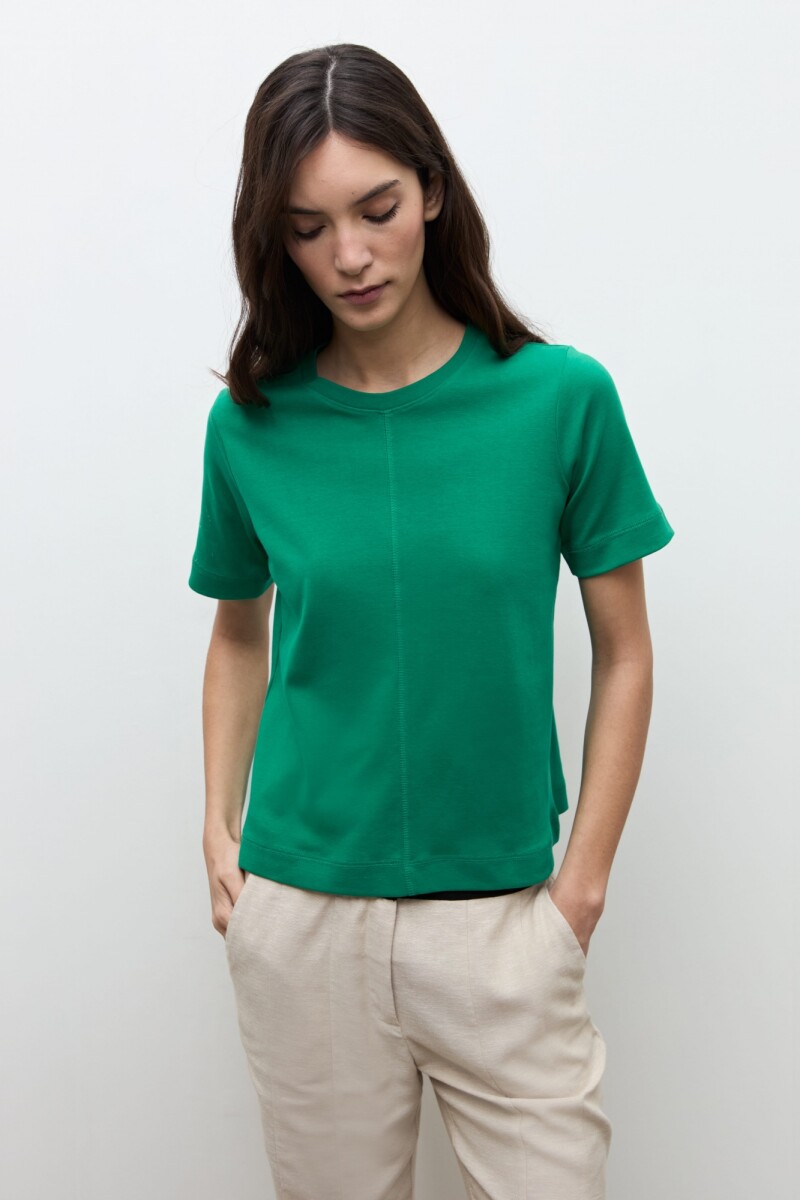 Remera con pespuntes verde