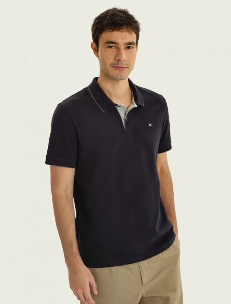 CAMISA DE CUELLO CON BORDADO NEGRO
