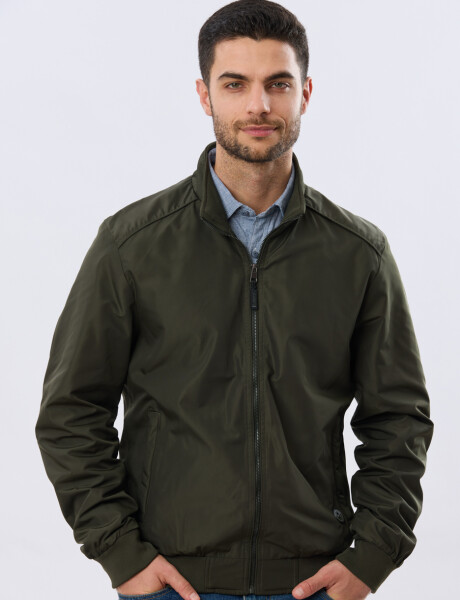 CAMPERA LIVIANA DE NYLON Verde