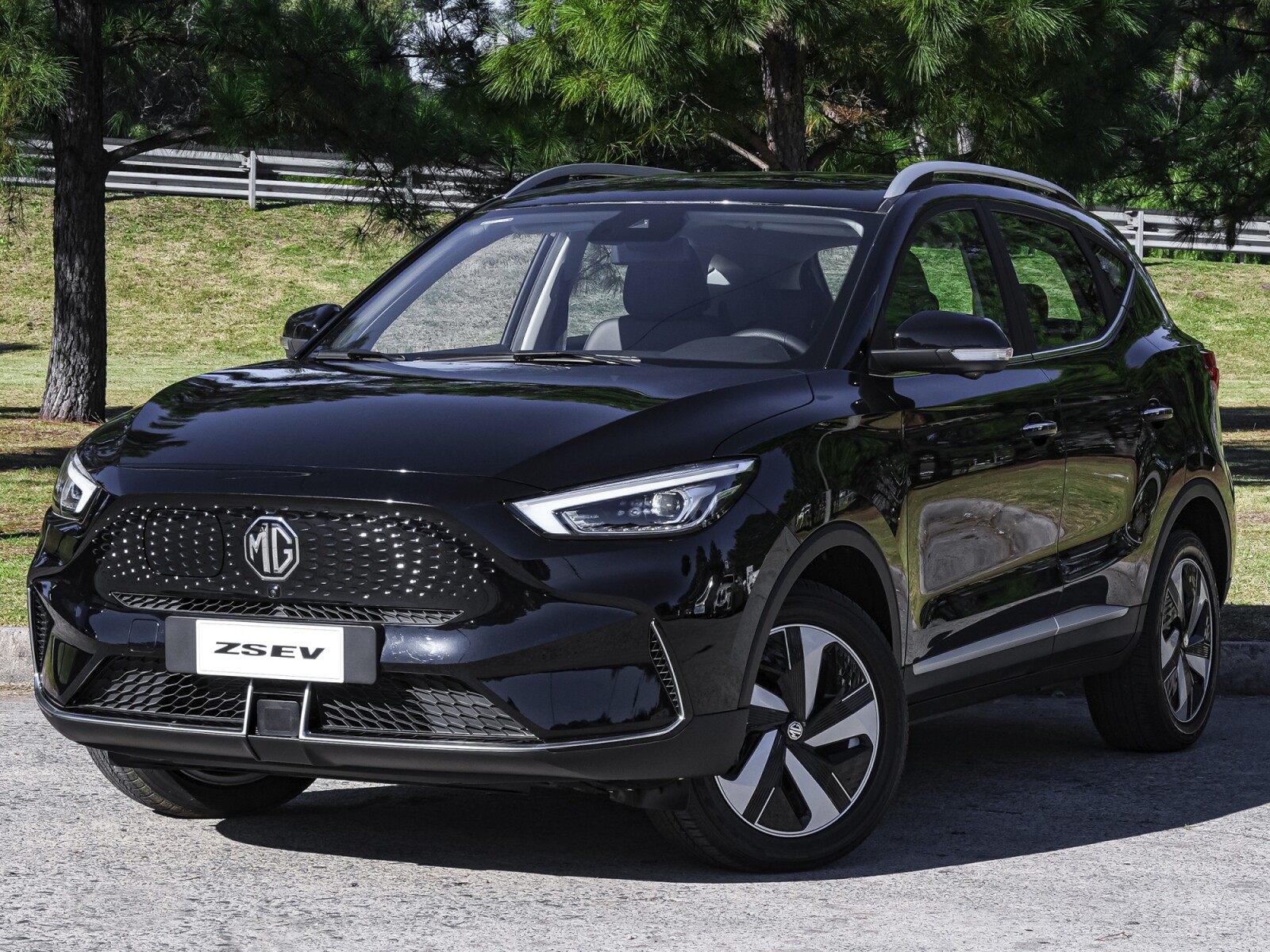MG ZS EV Deluxe 2WD 2026 0KM | Permuta / Financia 