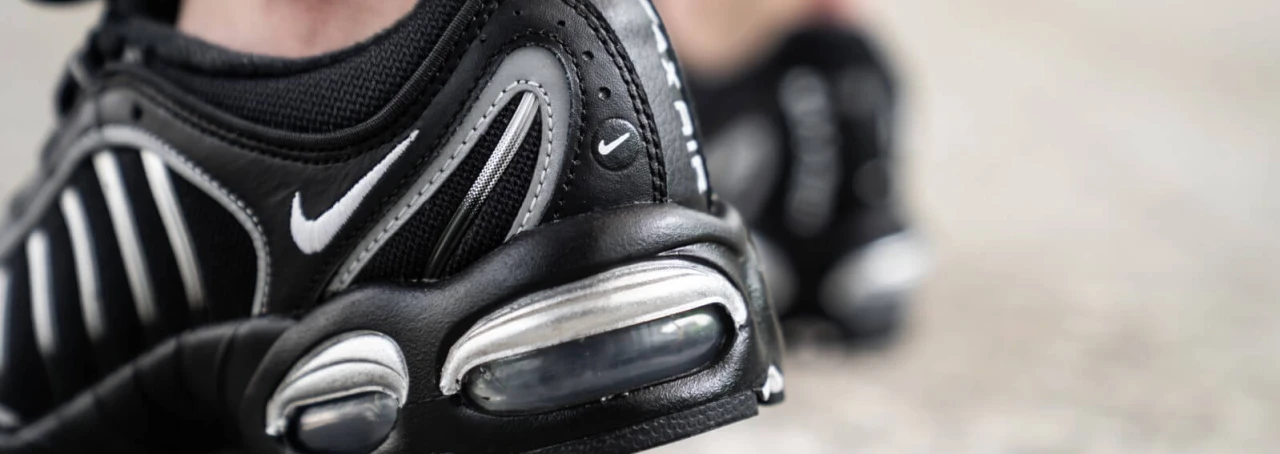 nike-air-max-tailwind-iv-black-m.jpg