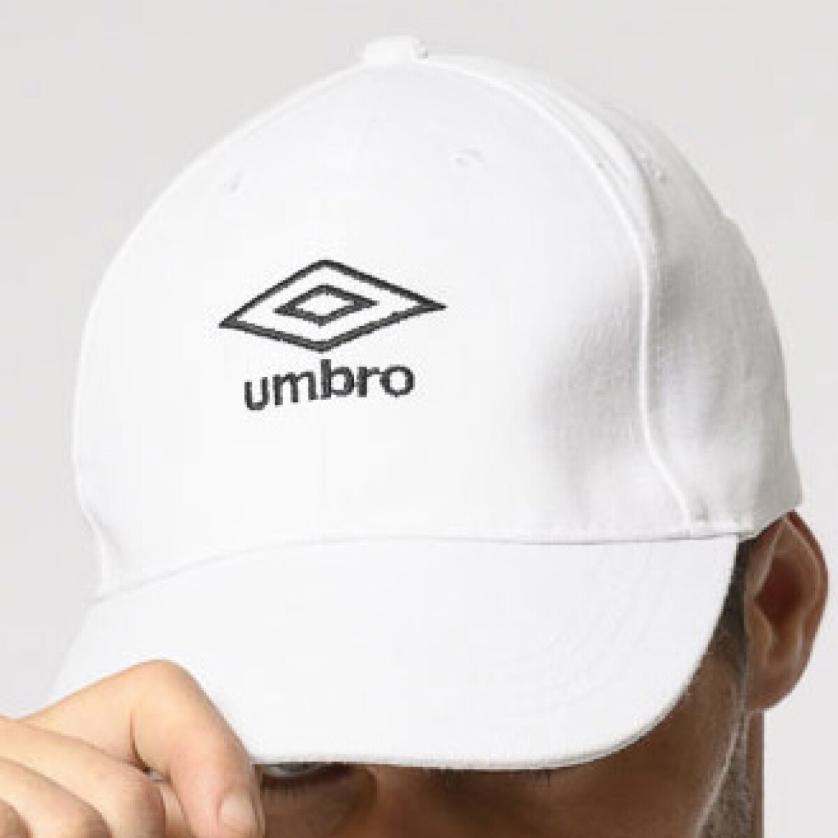 Gorro Umbro Caphat - Blanco - Negro 